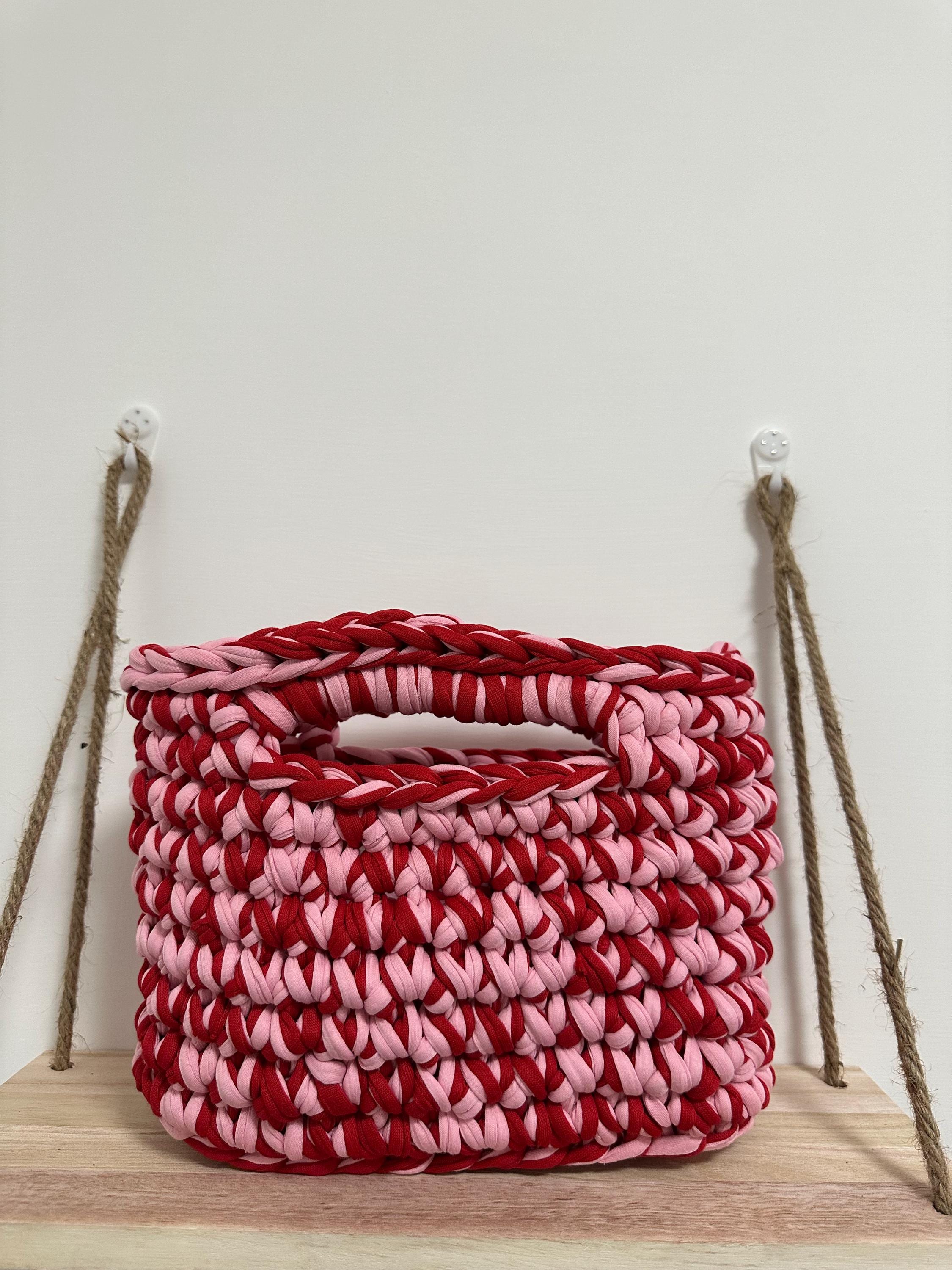Crochet T-Shirt Yarn Bag Pattern – DIY Short Handle Tote, Chunky Ribbon Yarn Purse Tutorial, Step-by-Step Crochet Instructions