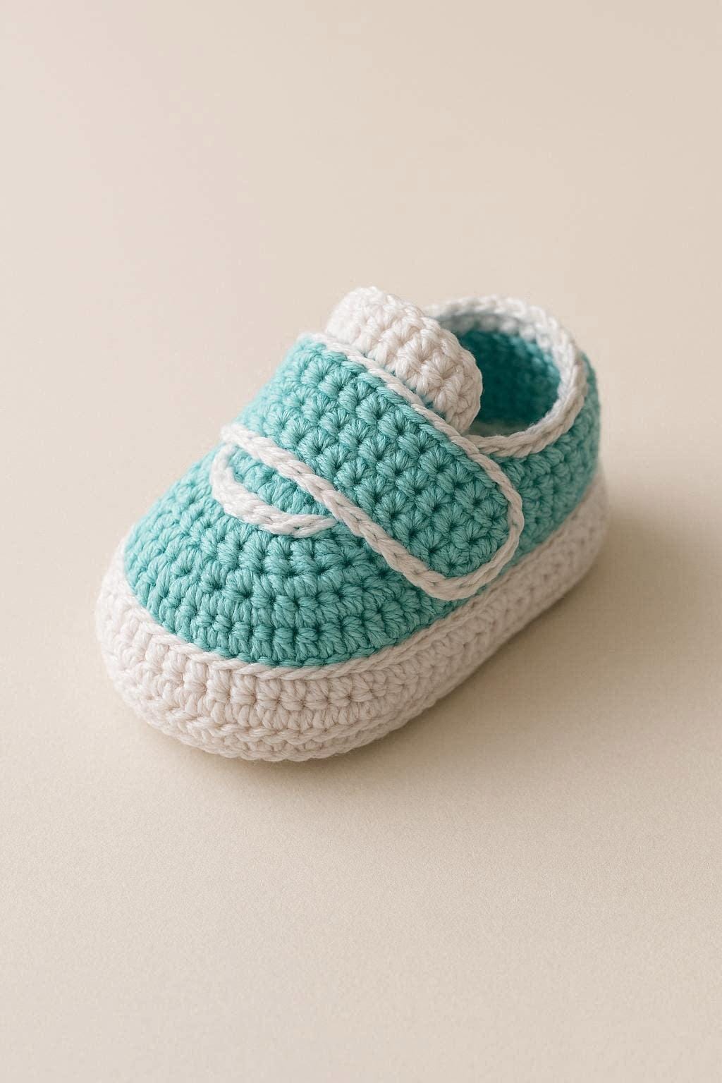 Crochet Baby Sneakers Pattern PDF – Newborn to 9 Months – Cute Baby Booties – Step by Step Photo Tutorial – 4 Sizes
