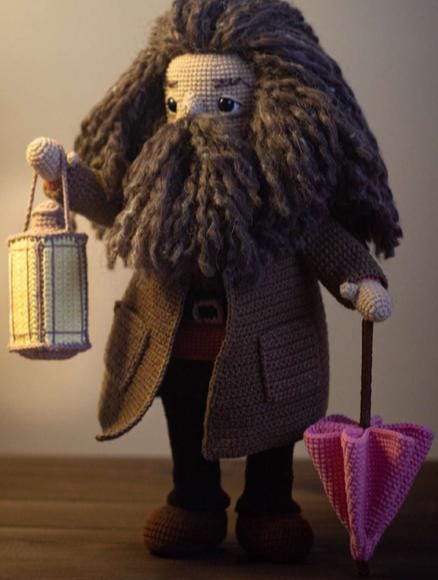 Gentle Giant Wizard Amigurumi Pattern – Crochet Doll with Umbrella & Lantern, Step by Step Tutorial